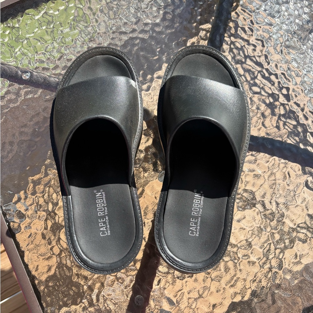 Cape Robin Black Slide Sandals